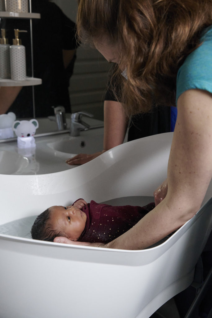 Le bain de Sonia à Nantes. Le thérapeutique bain bébé.