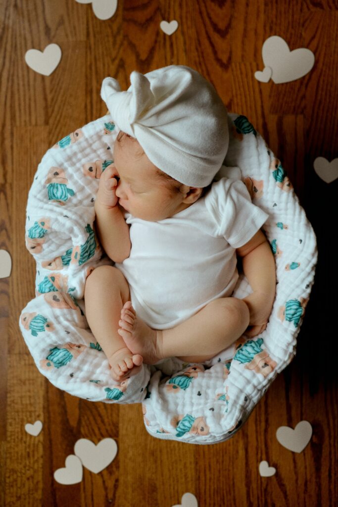 Accueillir bébé s'est avoir toutes les informations pour un post-partum doux et une rencontre joyeuse. Le mois d'or