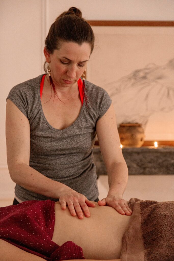 Massage à l'huile personnalisé et intuitif pour la femme.
Massage bien être à Nantes.
Relaxation profonde. Détente à l'huile biologique. Pression manuelle