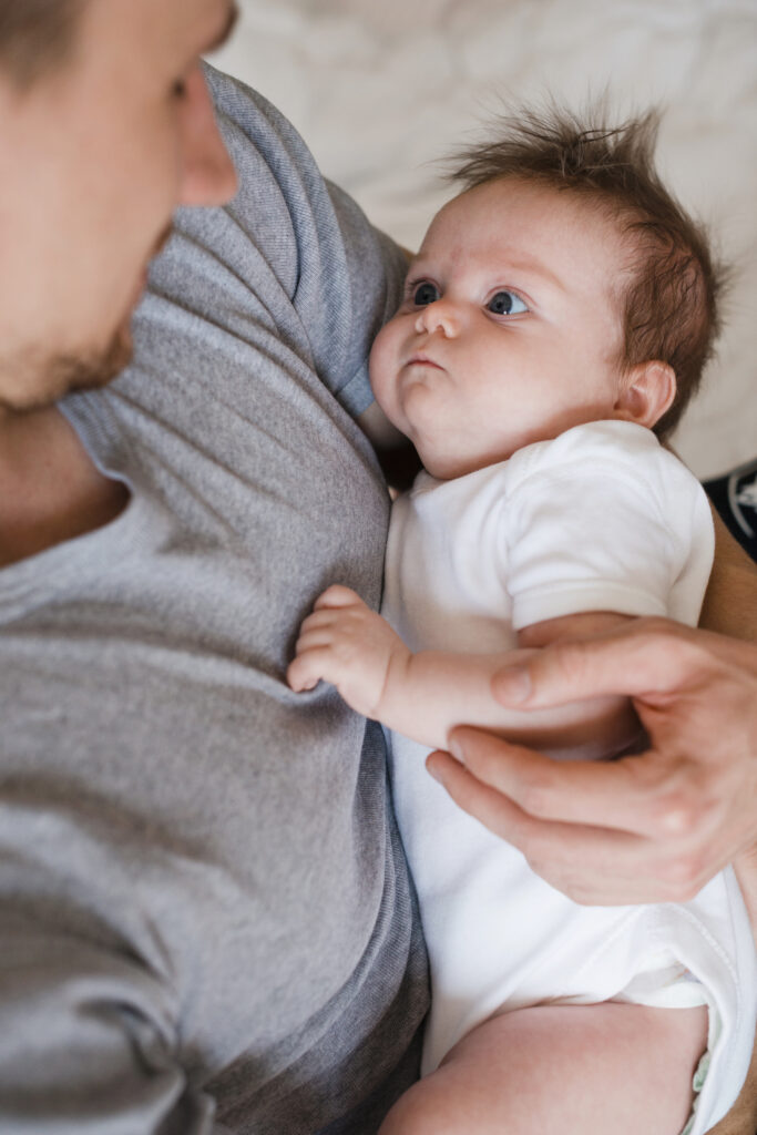 Massage bébé. Lien d'attachement